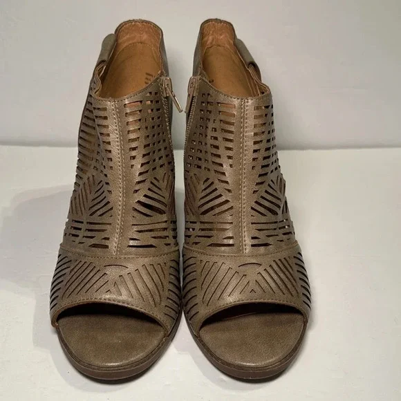 🌻 Report Aquarium Women’s Open Toe Heeled Booties size 9 - Picture 2 of 7